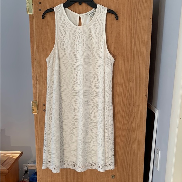 Speechless Dresses & Skirts - Speechless Off White Midi A-line Sleeveless Lace Dress EUC